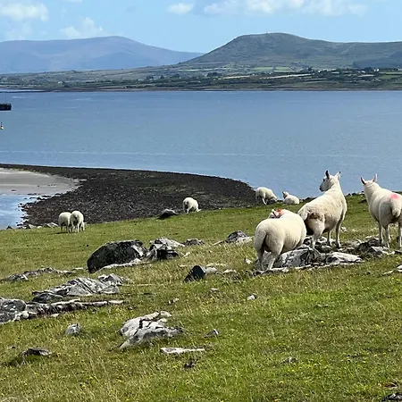 Exlusive Modern Living On Valentia Island Apartamento